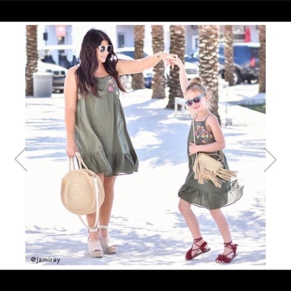 Women's children's Place embroidered dress - Picture 4 of 6